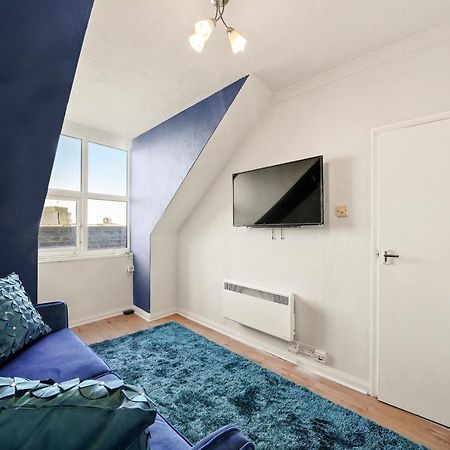 2 Bed Central Hub In Medway Apartment Чатъм Екстериор снимка