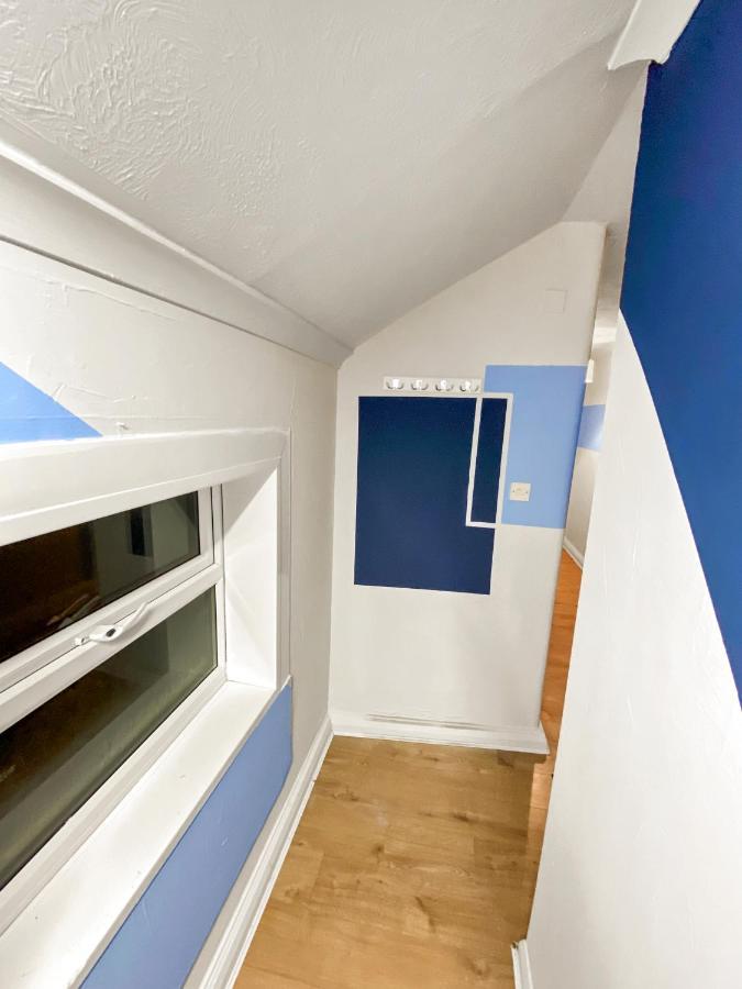 2 Bed Central Hub In Medway Apartment Чатъм Екстериор снимка