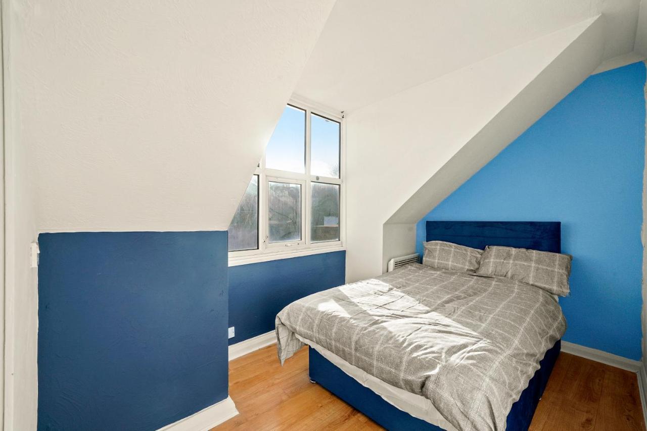 2 Bed Central Hub In Medway Apartment Чатъм Екстериор снимка