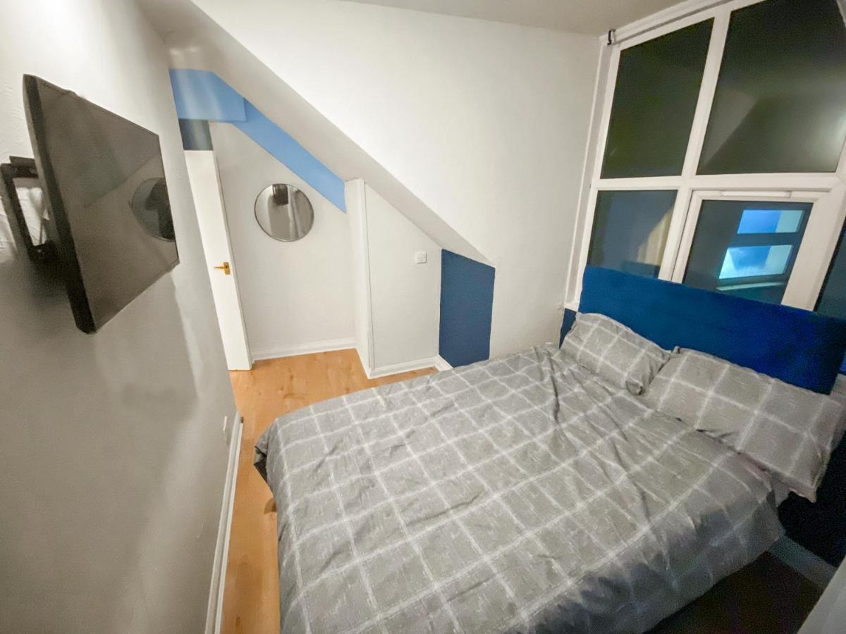 2 Bed Central Hub In Medway Apartment Чатъм Екстериор снимка