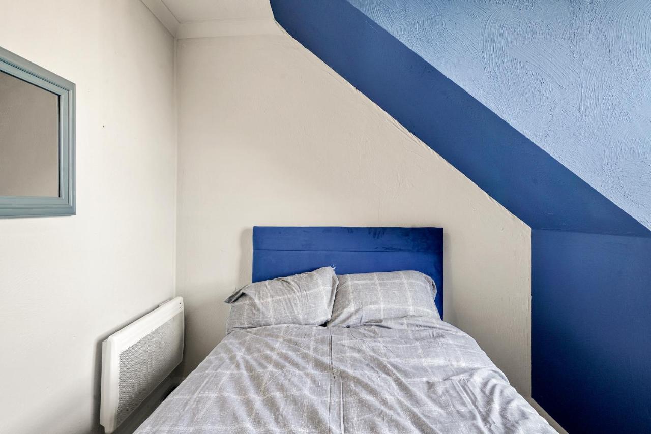 2 Bed Central Hub In Medway Apartment Чатъм Екстериор снимка